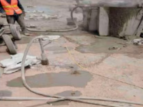 阿克苏水泥混凝土路面板底注浆技术 路面脱空注浆整治方案