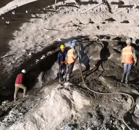 阿克苏隧道拱顶带模注浆料，微膨胀注浆料的特点及施工工艺